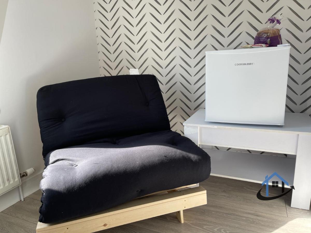 Acaster House, X4 Rooms With En-Suites X1 Room Private Bathroom, Street Parking, Close To Train Station Kettering Extérieur photo