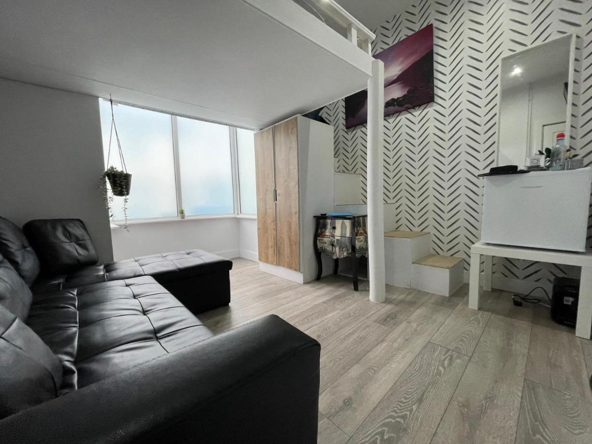 Acaster House, X4 Rooms With En-Suites X1 Room Private Bathroom, Street Parking, Close To Train Station Kettering Extérieur photo
